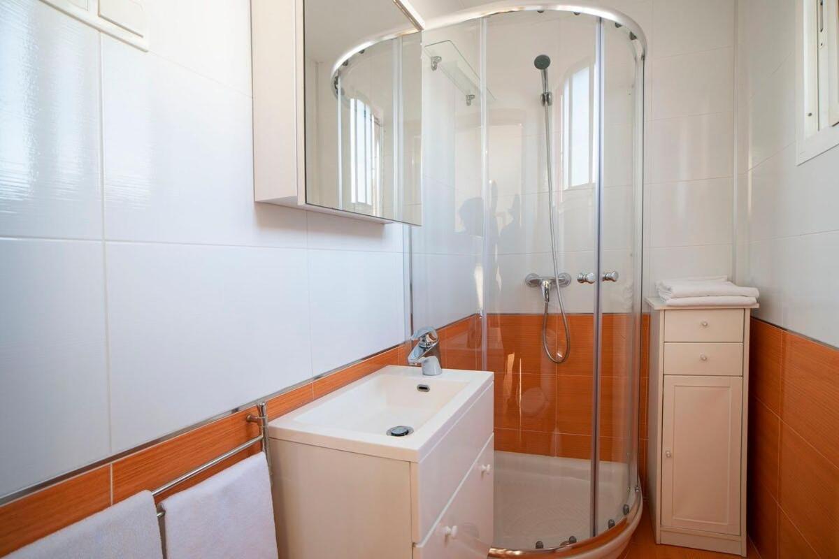 Bonito Apartamento Con Terraza - Pedregalejo Playa Malaga Bagian luar foto
